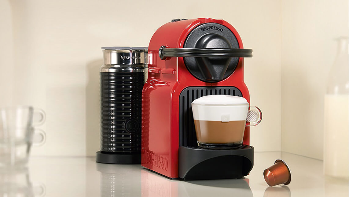 Máquina para café Nespresso Pixie con Aeroccino de Breville.
