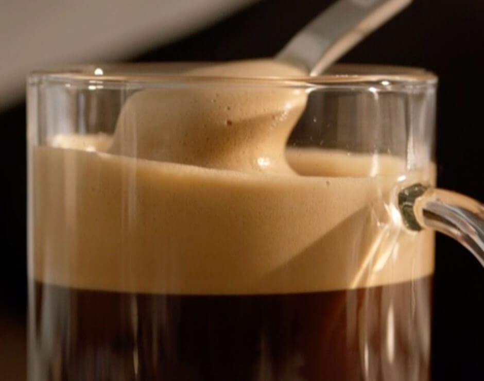 Café Nespresso Vertuo con abundante crema