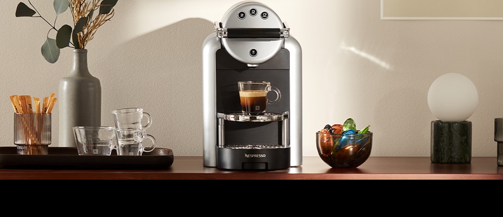 Nespresso Zenius Machine à café automatique professionnelle avec 50  capsules de café - Machine à café pour petits bureaux - Argent