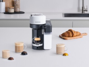 https://www.nespresso.com/ecom/medias/sys_master/public/28306736349214/Machine-Assets-Vertuo-Lattissima-White-6272x2432-6-v1.jpg