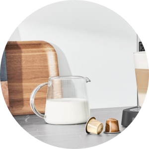 Venta de Cápsulas y Cafeteras Nespresso - El espumador de leche Aeroccino 3  puede transformar la leche en una espuma ligera y aterciopelada. Podés  vertir la espuma en la velocidad que desees
