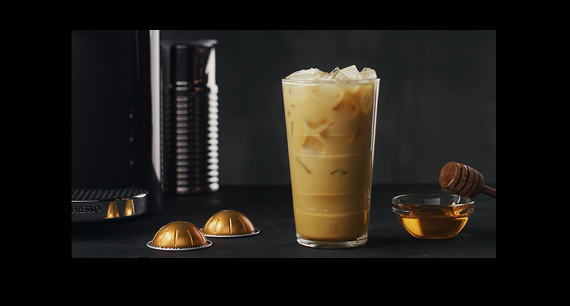 Холодный латте с куркумой и медом - Откройте для себя рецепты Nespresso