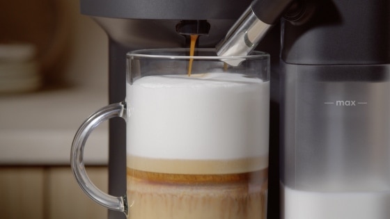 Macchina da caffè Nespresso Vertuo Lattissima ENV300.W