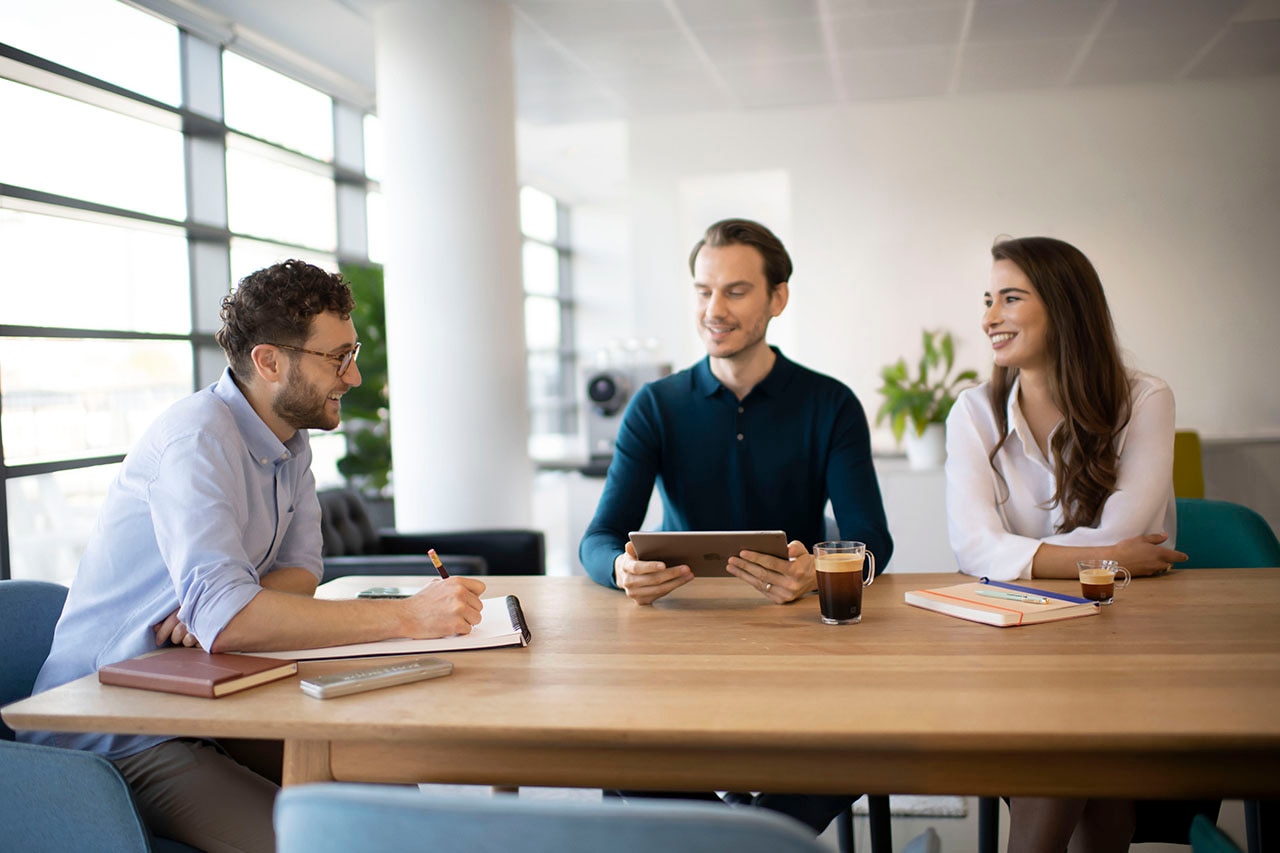 Nettes Arbeitsklima im Büro